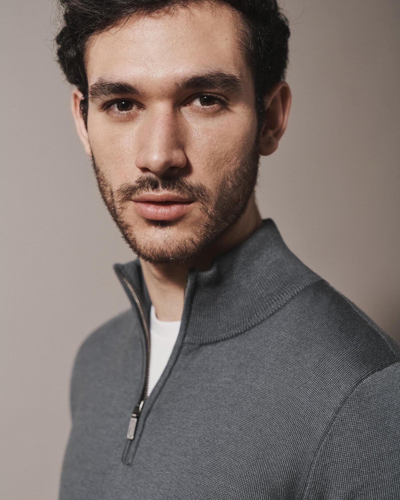 Our merino wool 1/4 zip jumpers for men and women are made from a lightweight fabric and reactive natural fibre. Ideal for layering under our waterproof outdoor robes for spectating touchdown sports or simply keeping warm on a chilly evening at a friends BBQ. Featuring our signature branding on the neck in a red stitch.