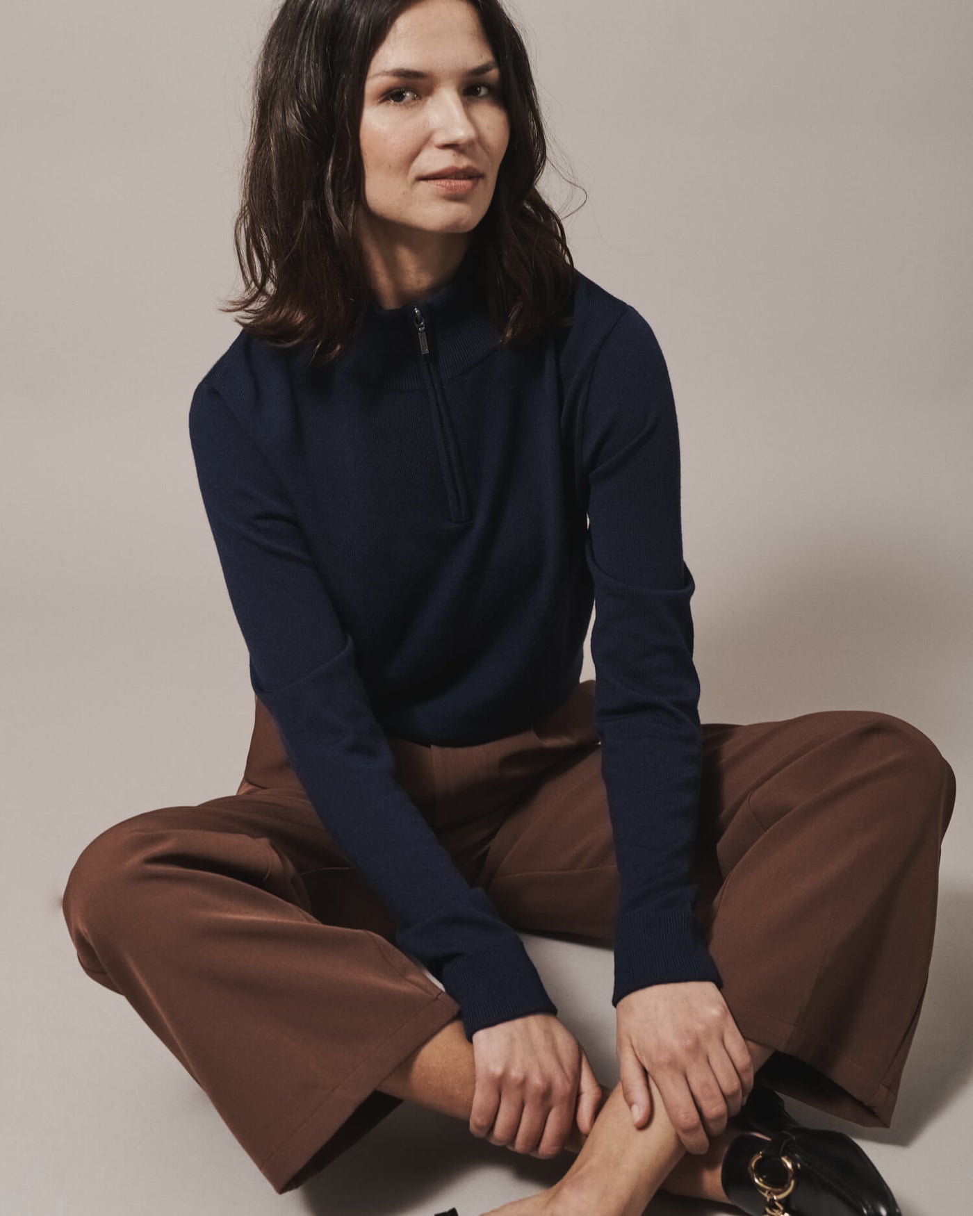 Our merino wool 1/4 zip jumper and crew neck knit jumper in navy for men and women are made from a lightweight fabric and reactive natural fibre. Ideal for layering under our waterproof outdoor robes for spectating touchdown sports or simply keeping warm on a chilly evening at a friends BBQ. 