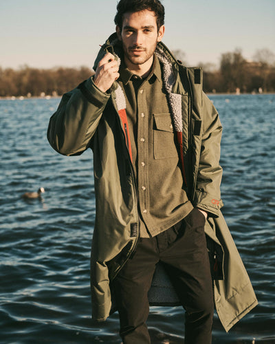 Wear our long-line robes post swim or after a morning surf. It's an indispensable item for any capsule wardrobe and the perfect addition to your cold water swimming gear. This full-length waterproof coat is made from recycled material with a fleece-lining and adjustable hood. 